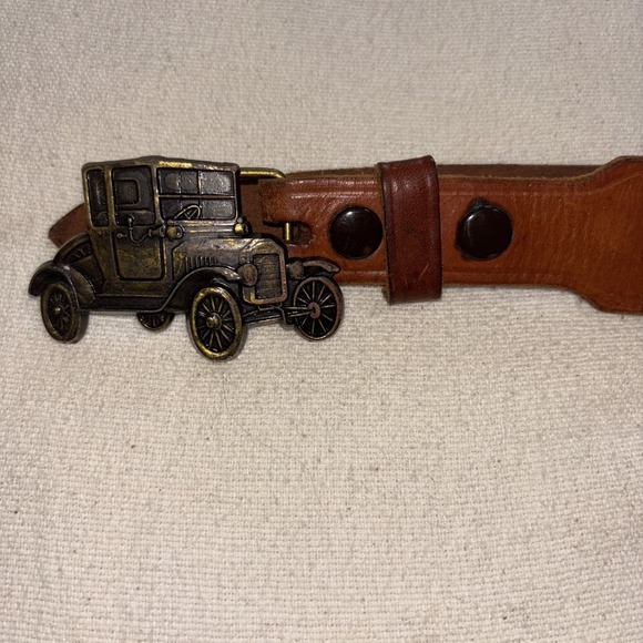 Vintage Mens Brown Leather Belt with Ford Model T Bronze Buckle Sz44 - Picture 2 of 12